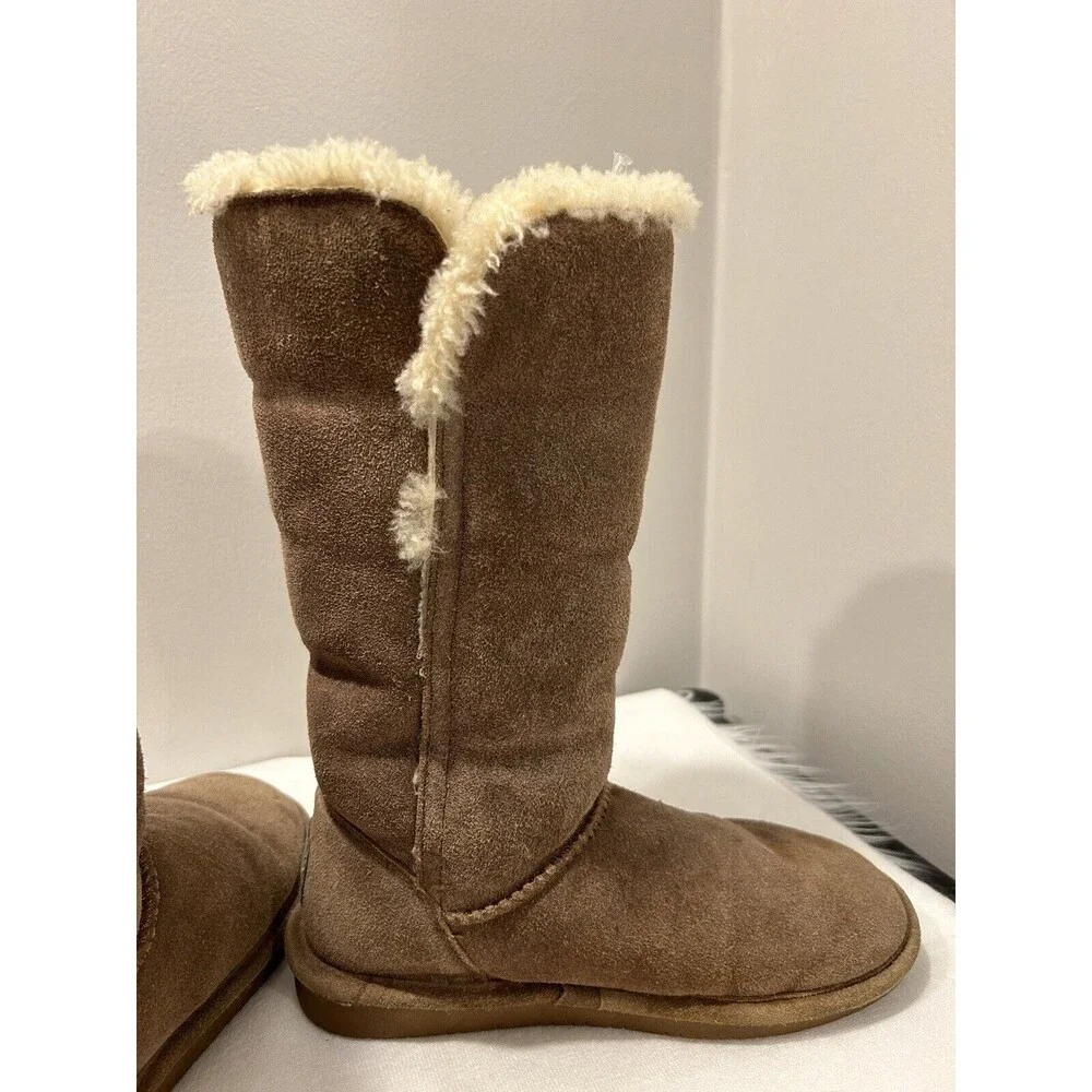 BEARPAW Lauren Tall Women's Size 7 Brown Toggle Button Sheepskin Boot
